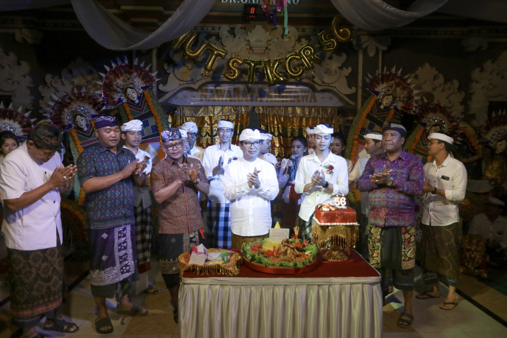 Sekda Adi Arnawa Hadiri HUT Karya Graha Raharja Ke-56 Desa Kekeran